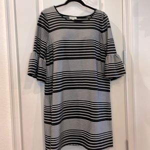 Max Studio work dress with bell short sleeves. Comfortable dress Size XL